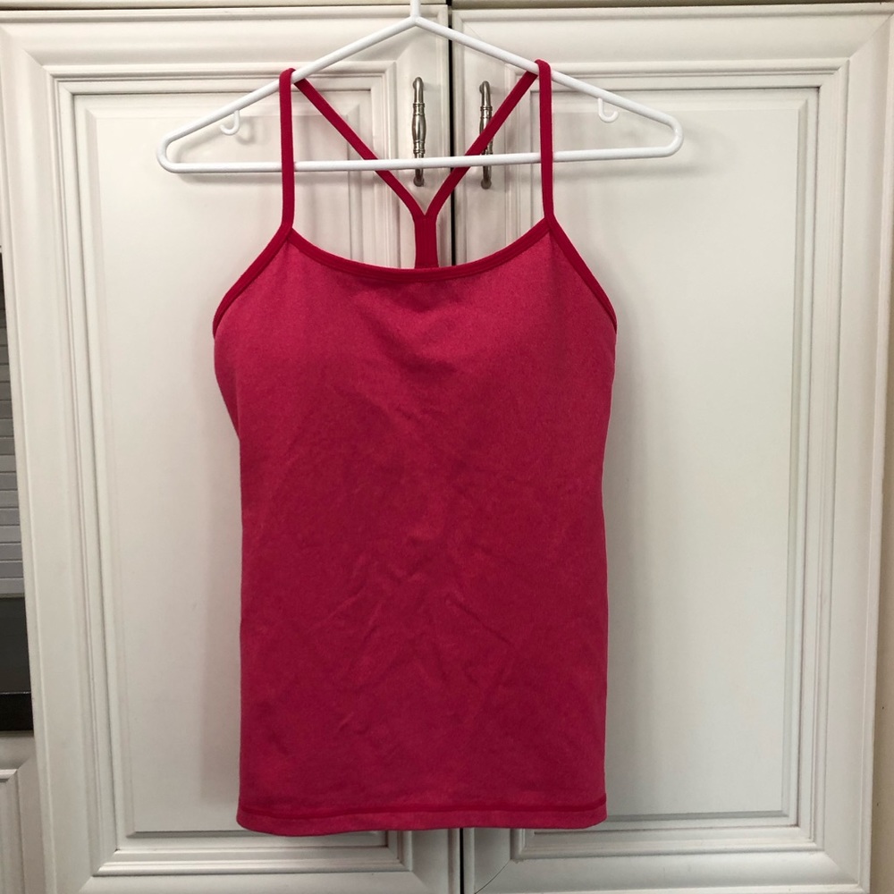 Lululemon women’s Power Y tank top 🍋